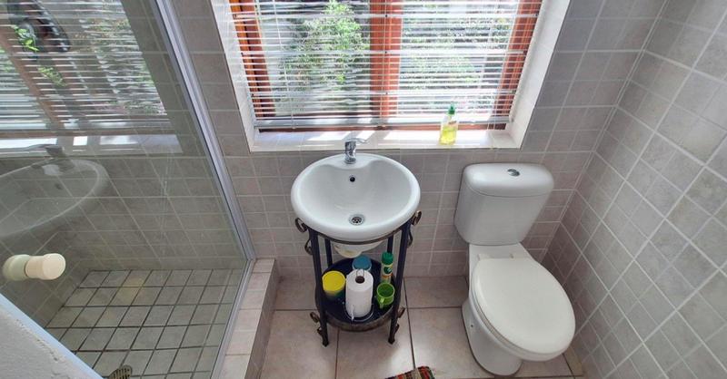 2 Bedroom Property for Sale in Fraaiuitsig Western Cape